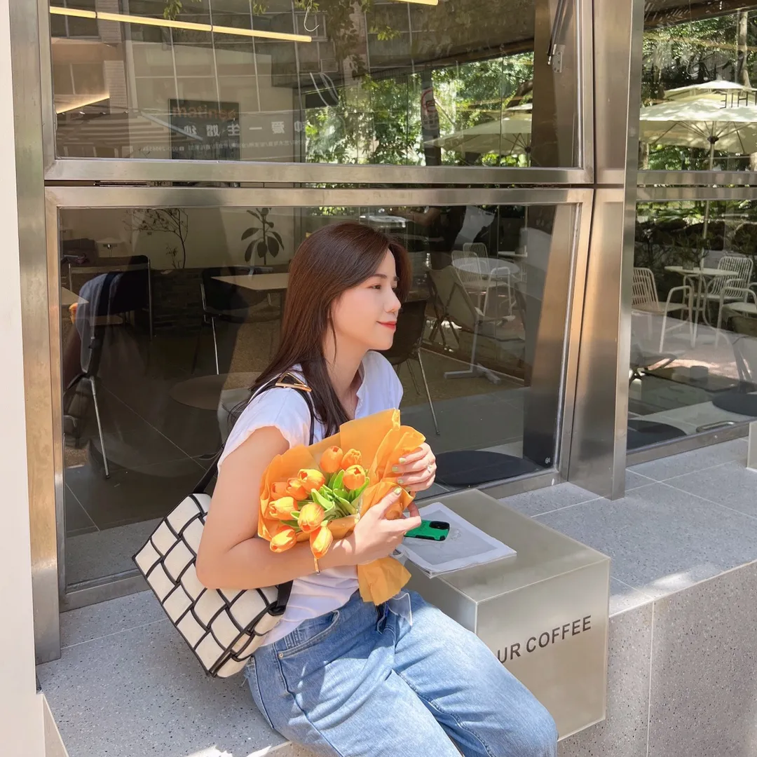 A casual upper body photo, a must-have for lazy people. You don’t have to think about matching when you go out, but it still has a casual and high-end feel.